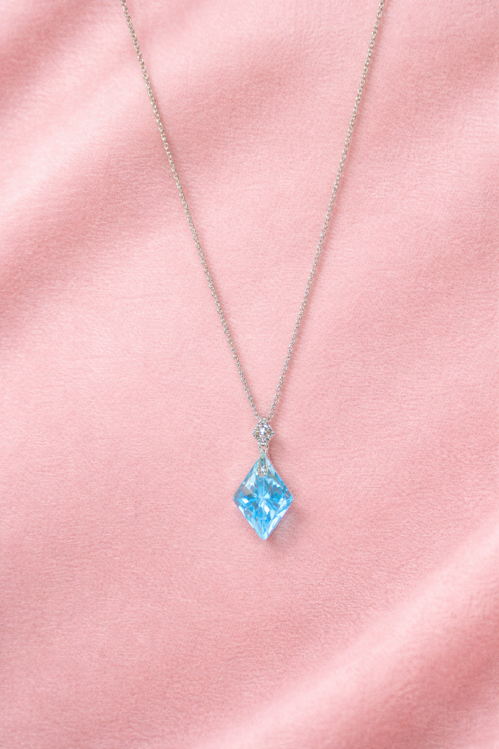 𝐓𝐡𝐞 𝐂𝐫𝐲𝐬𝐭𝐚𝐥 𝐂𝐡𝐚𝐢𝐧