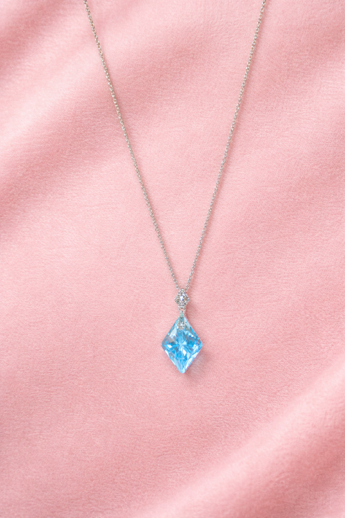 𝐓𝐡𝐞 𝐂𝐫𝐲𝐬𝐭𝐚𝐥 𝐂𝐡𝐚𝐢𝐧